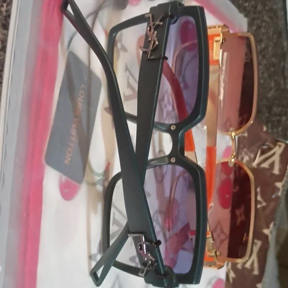 Source Unknown Black and Gold Square Sunglasses Bundle - Picture 13 of 13